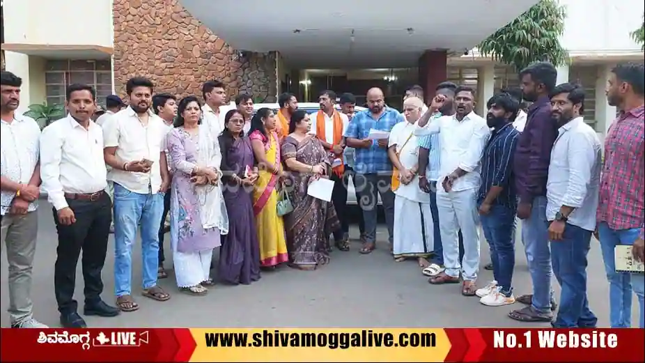 BJP-Yuva-Morcha-protest-against-Rahul-gandhi