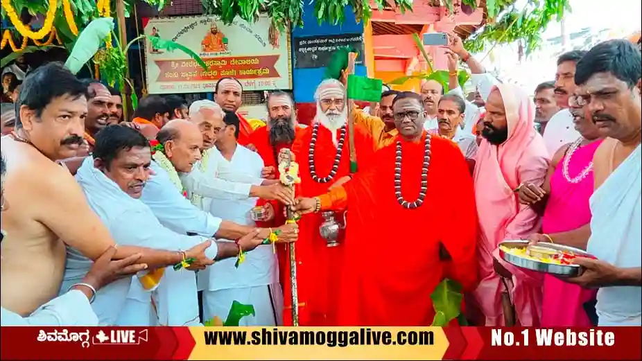 Rambapuri-Swamiji-at-mandli-in-Shimoga-city
