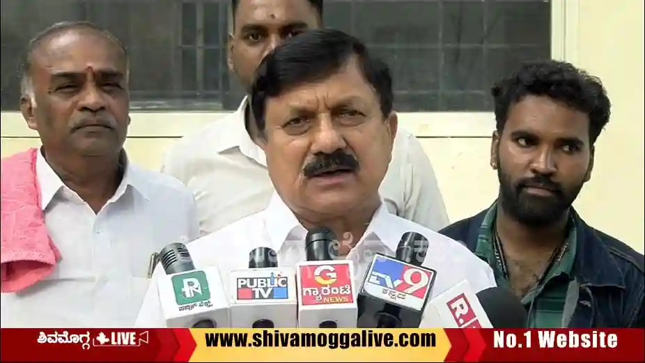 Araga-Jnanendra-speaks-to-media-in-Shimoga