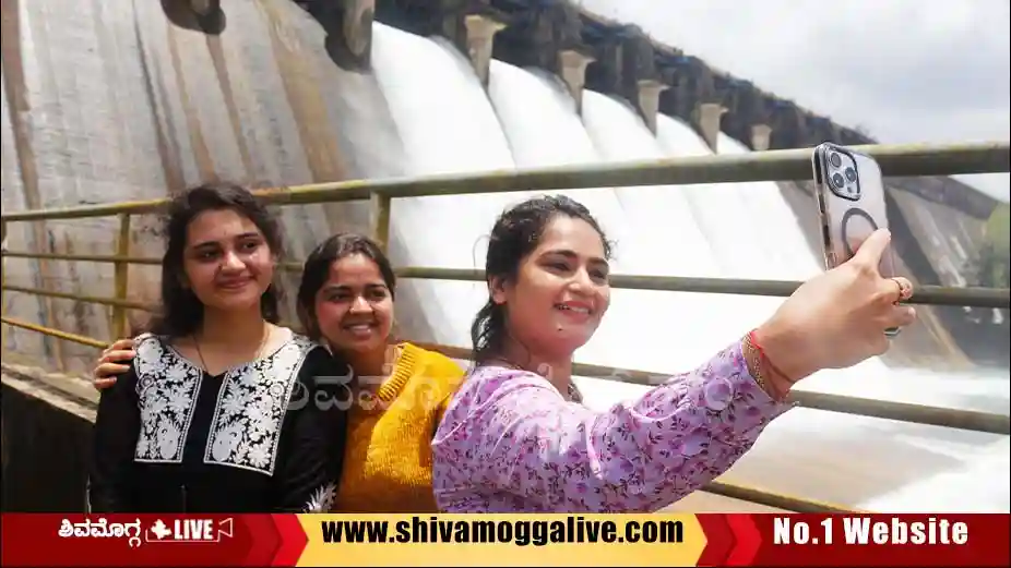 Linganamakki-Dam-5-gates-opened