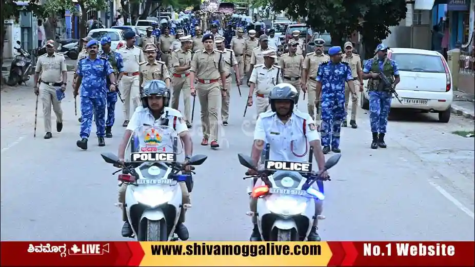 Police-Route-march-in-Shimoga-city-for-Eid-Milad-procession