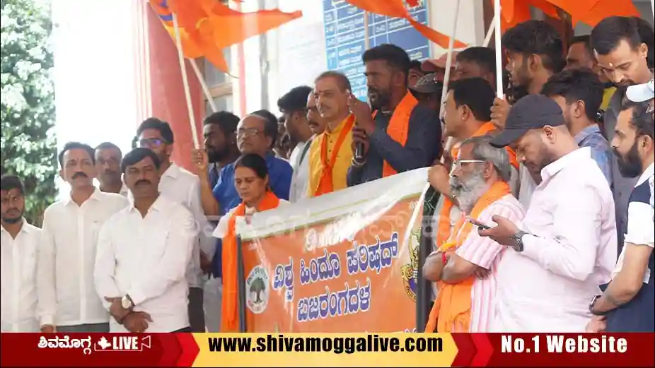 Bajarangadal-and-VHP-protest-in-Shimoga-against-Eid-Milad-DJ.