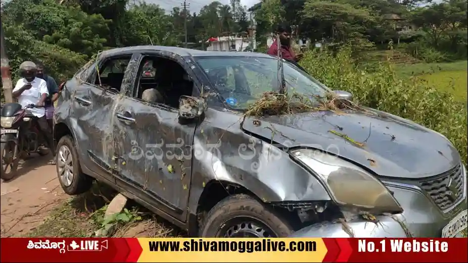 Car-drowned-in-a-lake-near-ripponpete