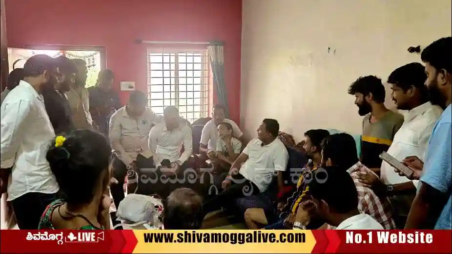 Youth-Congress-Former-president-BV-Srinivas-visit-sibanakere-in-Thirthahalli.