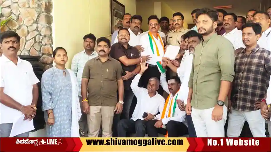 ಸಿ.ಟಿ.ರವಿ ವಿರುದ್ಧ ಕ್ರಮಕ್ಕೆ ಆಗ್ರಹಿಸಿ ಶಿವಮೊಗ್ಗದಲ್ಲಿ ಜಿಲ್ಲಾ ರಕ್ಷಣಾಧಿಕಾರಿಗೆ ಕಂಪ್ಲೇಂಟ್ 3 Protest-against-CT-Ravi-in-Shimoga