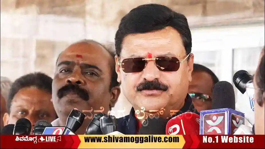 Beluru-Gopalakrishna-speaks-to-media-in-Shimoga