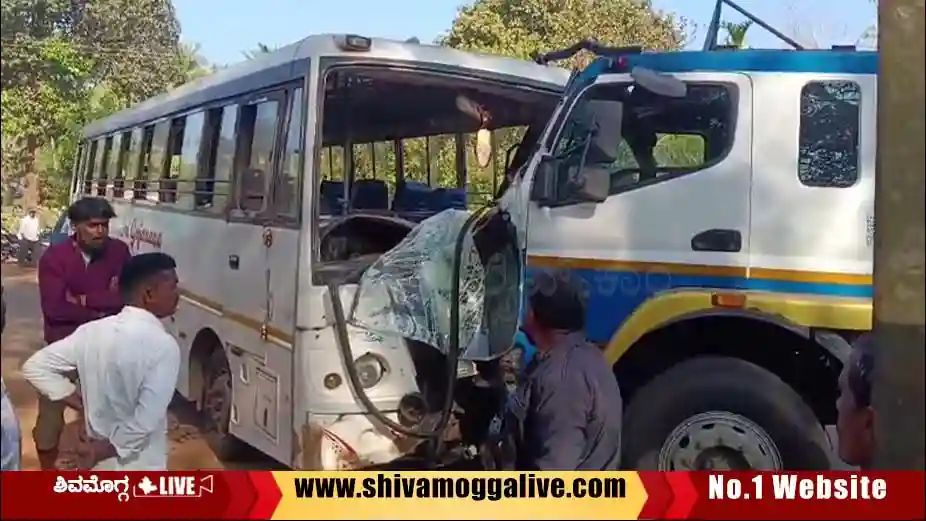 Bus-and-petrol-tanker-collided-near-ripponpete