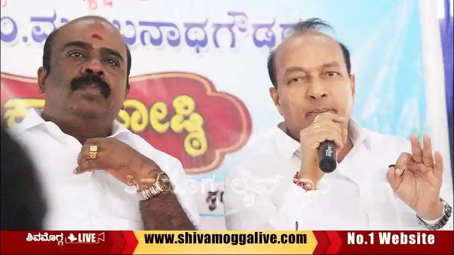 DCC-Bank-President-RM-Manjunatha-gowda-and-M-Srikanth.