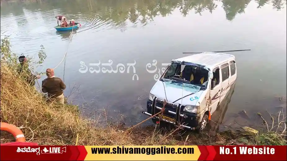 car-plunge-to-lake-in-anavatti.