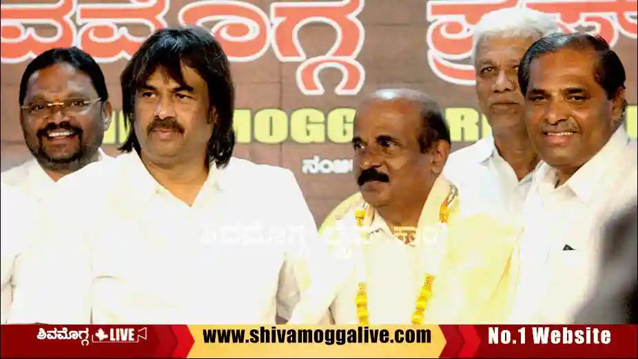 Madhyama-Acadamy-Award-for-journalist-Bharath-Raj-singh