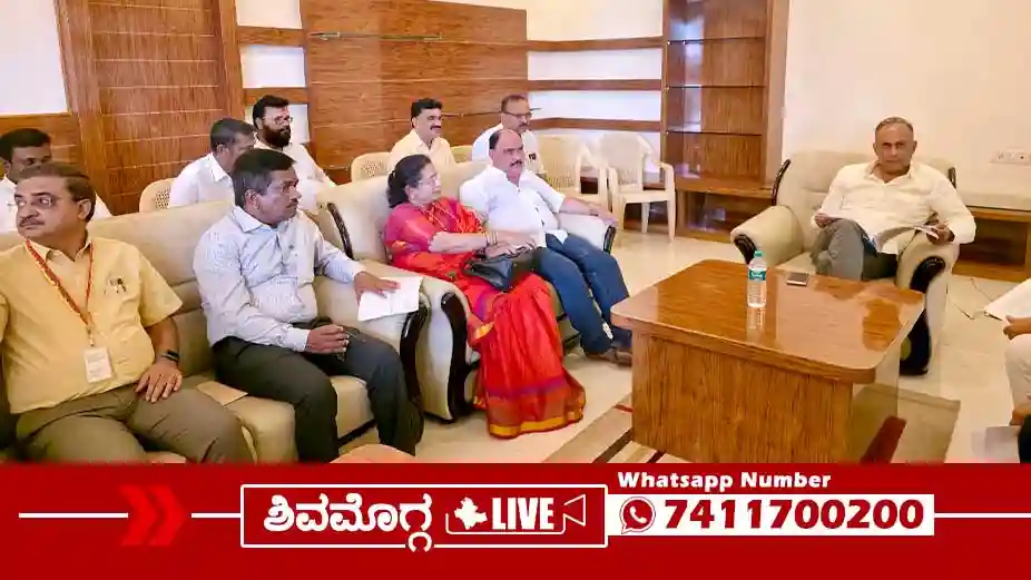 Minister-Dinesh-Gundurao-in-Shimoga