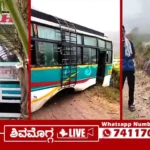 Krishna-Bus-lost-backside-tires-at-Shirihalli-in-Shiralakoppa
