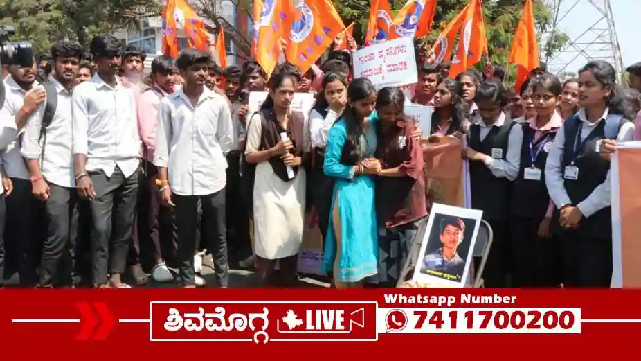 ABVP-protest-at-MRS-Circle-in-Shimoga
