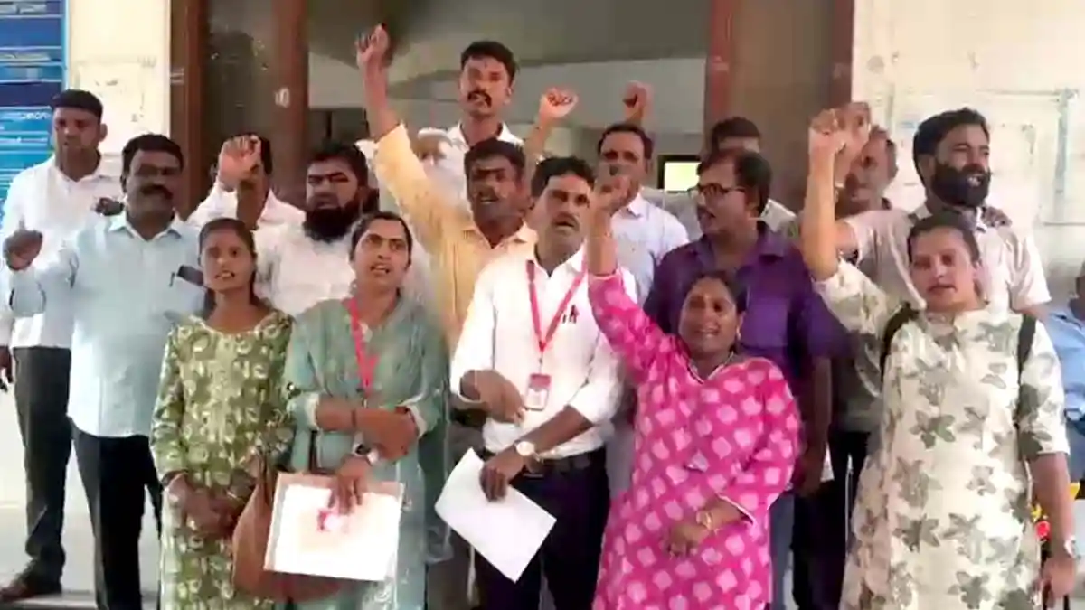 ರಾಜ್ಯ ಸರ್ಕಾರ, ವಿರೋಧ ಪಕ್ಷಗಳ ವೈಫಲ್ಯಕ್ಕೆ ಆಕ್ರೋಶ, ಶಿವಮೊಗ್ಗ ಡಿಸಿ ಮೂಲಕ ರಾಜ್ಯಪಾಲರಿಗೆ ದೂರು, ಕಾರಣವೇನು? 4 Protest-for-local-body-elections.