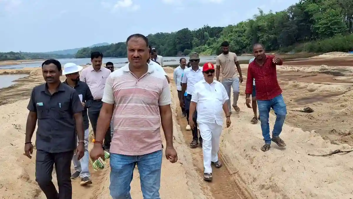 MLA-Araga-Jnanendra-Visit-to-Munduvalli-Sand-Quarry.