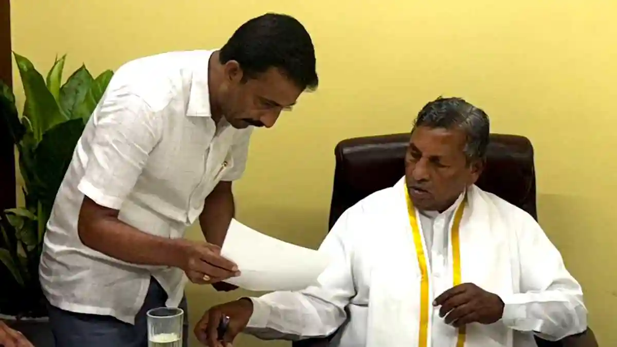 ರೇಷನ್ ಕಾರ್ಡ್ ವಿಚಾರ, ಆಹಾರ ಸಚಿವರನ್ನು ಭೇಟಿಯಾದ ಚೇತನ ಗೌಡ, 3 ಪಾಯಿಂಟ್ ಮನವಿ ಸಲ್ಲಿಕೆ 1 Chethan-Gowda-Meets-Food-Minister-K-H-Muniyappa-in-Vidhanasoudha