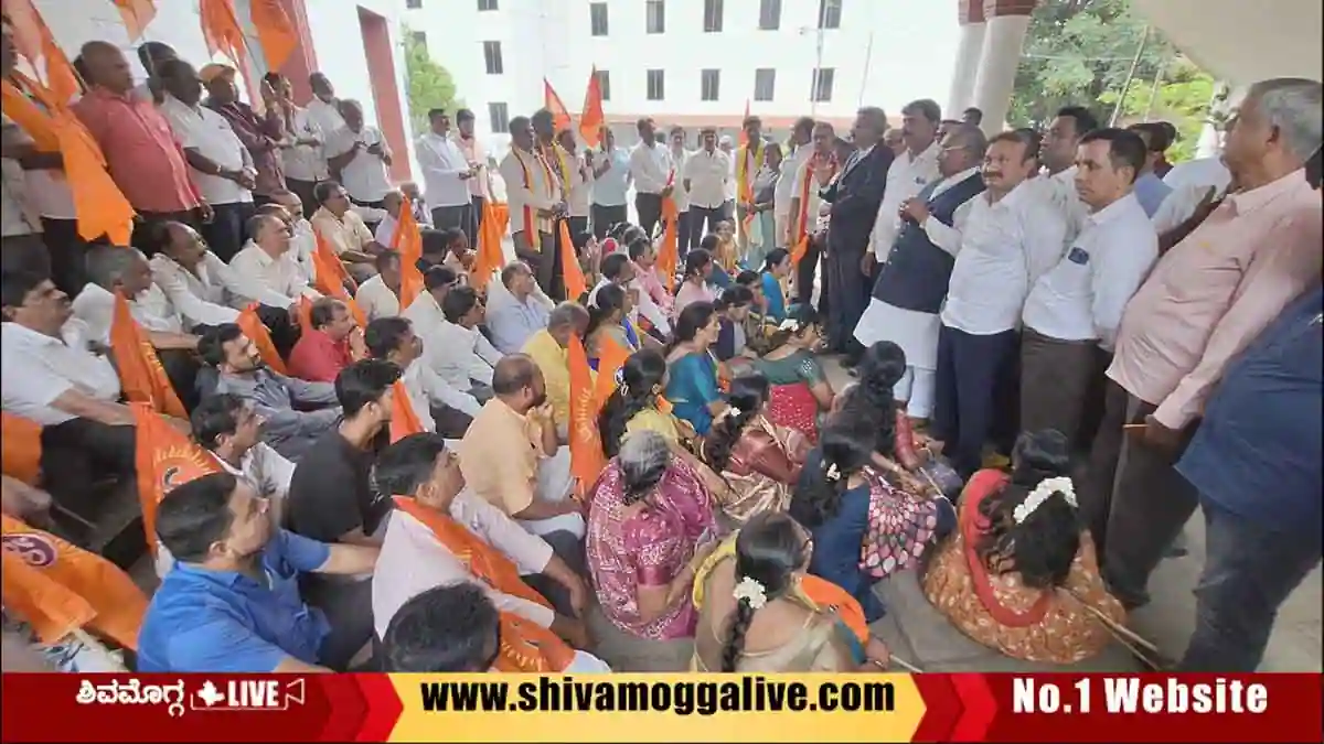 ಅಣು ಸ್ಥಾವರ: ಶಿವಮೊಗ್ಗದಲ್ಲಿ ಹೋರಾಟ, ಯೋಜನೆಗೆ ವಿರುದ್ಧ ಆಕ್ರೋಶ 1 Protest-against-Besuru-Project-by-KS-Eshwarappa.