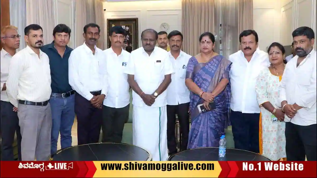 Bhadravathi-JDS-Leaders-and-VISL-Employees-meet-Central-Minister-HD-Kumaraswamy