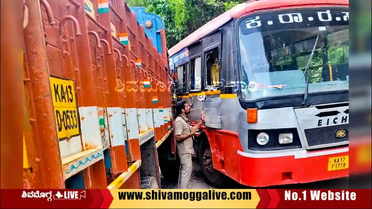 KSRTC-Bus-and-Truck-accident-near-Hosanagara.