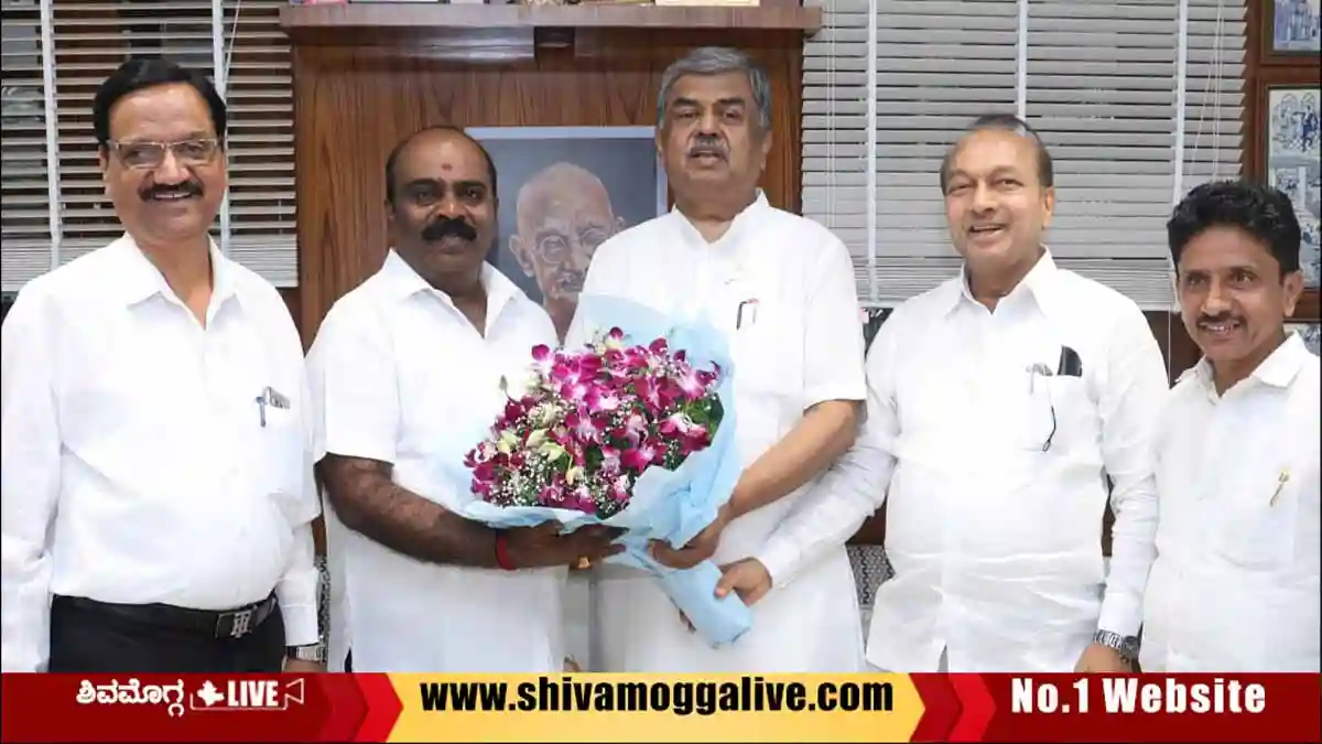 ಕಾಂಗ್ರೆಸ್ ರಾಜ್ಯಾಧ್ಯಕ್ಷರನ್ನು ಭೇಟಿಯಾದ ಮಂಜುನಾಥ ಗೌಡ, ಎಂ.ಶ್ರೀಕಾಂತ್ 1 RM-Manjunatha-Gowda-and-M-Srikanth-meets-BK-Hariprasad