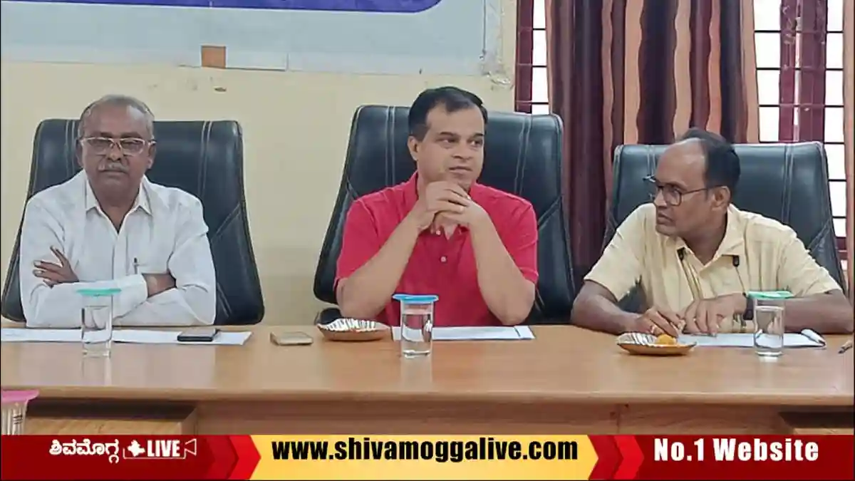 Gaurantee-Committee-meeting-held-by-taluk-president-HM-Madhu.