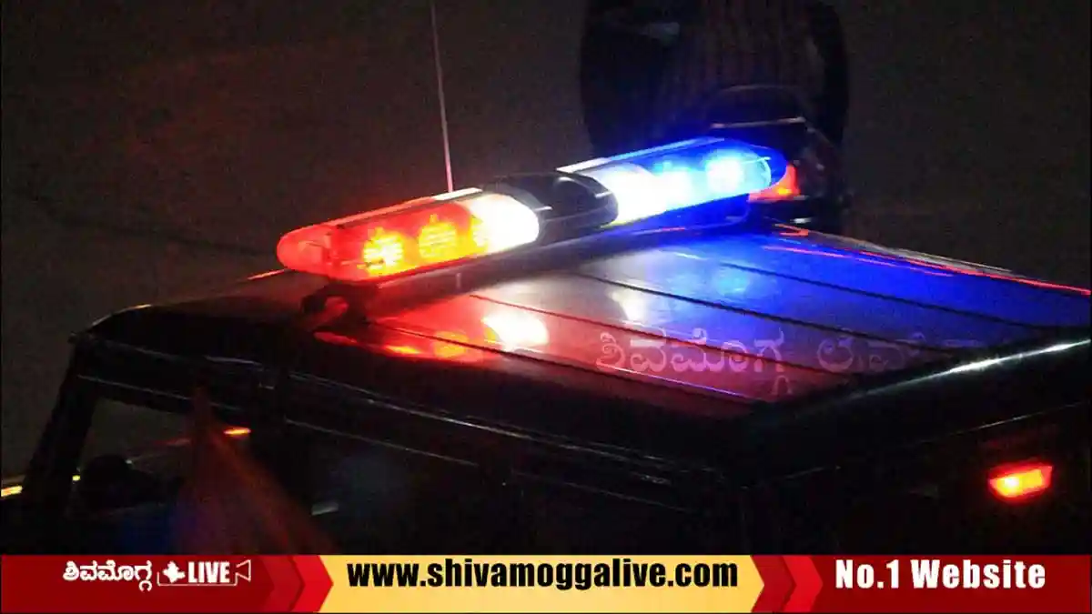 ಬುರ್ಖಾ ಧರಿಸಿ ಬಂದಿದ್ದ ಪುರುಷರಿಗೆ ಧರ್ಮದೇಟು, ಮೂವರು ಪೊಲೀಸ್ ವಶಕ್ಕೆ, ಒಬ್ಬ ಎಸ್ಕೇಪ್ 1 Shimoga-Police-Jeep