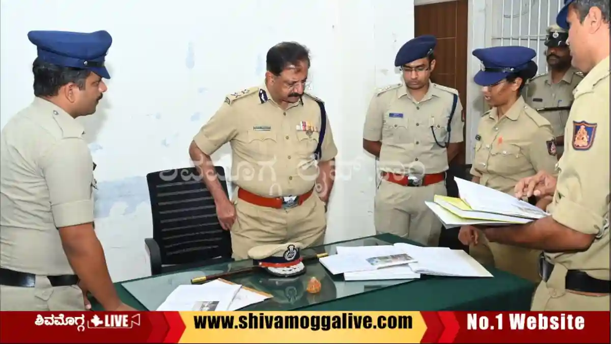 ಶಿವಮೊಗ್ಗದ ಜಯನಗರ ಪೊಲೀಸ್ ಠಾಣೆಗೆ ಐಜಿಪಿ ಭೇಟಿ, ಪರಿಶೀಲನೆ 1 IGP-Ravikanthe-Gowda-Visit-Jayanagara-Police-Station