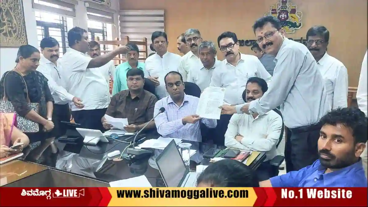 ದೀವರ ಸಮುದಾಯವನ್ನು ಎಸ್.ಟಿಗೆ ಸೇರಿಸುವಂತೆ ಒತ್ತಾಯ, ಭಾಷಾ ಅಕಾಡೆಮಿ ಸ್ಥಾಪನೆಗೆ ಆಗ್ರಹ 1 Deevara-Samskruthika-Sanga-Memorandum-to-DC