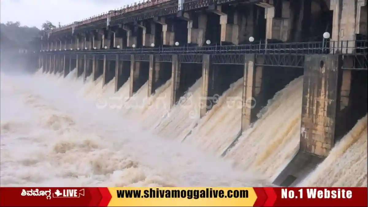 Tunga-Dam-All-gates-opened-at-Gajanuru