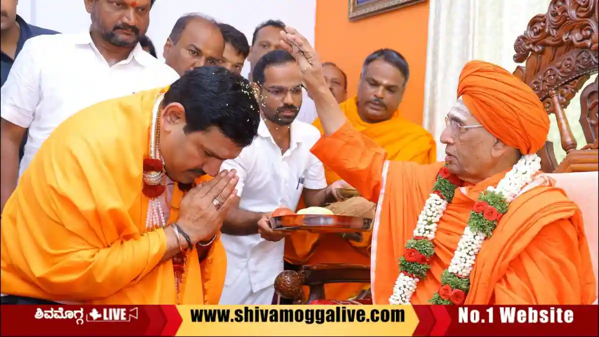 BY-Vijayendra-offer-prayers-at-Bekkinakalmatta-in-Shimoga