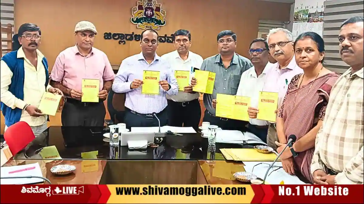 ಶಿವಮೊಗ್ಗ ಜಿಲ್ಲೆಯಲ್ಲಿ ಮೇವಿನ ಲಭ್ಯತೆ, ಯಾವ್ಯಾವ ತಾಲೂಕಿನಲ್ಲಿ ಎಷ್ಟು ಮೇವಿದೆ? ಜಿಲ್ಲಾಧಿಕಾರಿ ಏನಂದ್ರು? 1 Shivamogga-DC-Prabhulinga-Kavalikatti-meetinga-about-Fodder