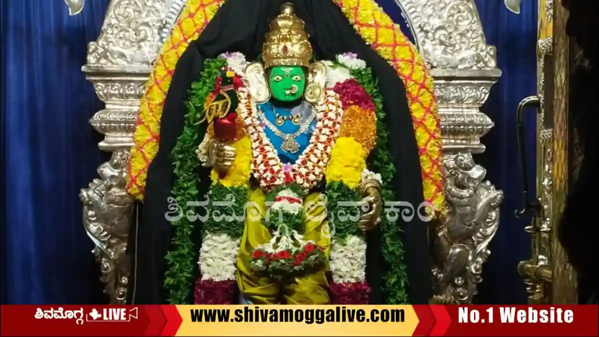 ಶ್ರಾವಣ ಮಾಸ, ಕೋಟೆ ಶ್ರೀ ಮಾರಿಕಾಂಬ ದೇವಿಗೆ ವಿಶೇಷ ಅಲಂಕಾರ, ಇಲ್ಲಿದೆ ಅಲಂಕಾರಗಳ ಡಿಟೇಲ್ಸ್ 1 Kote-Marikamba-temple-Shravana-Pooje