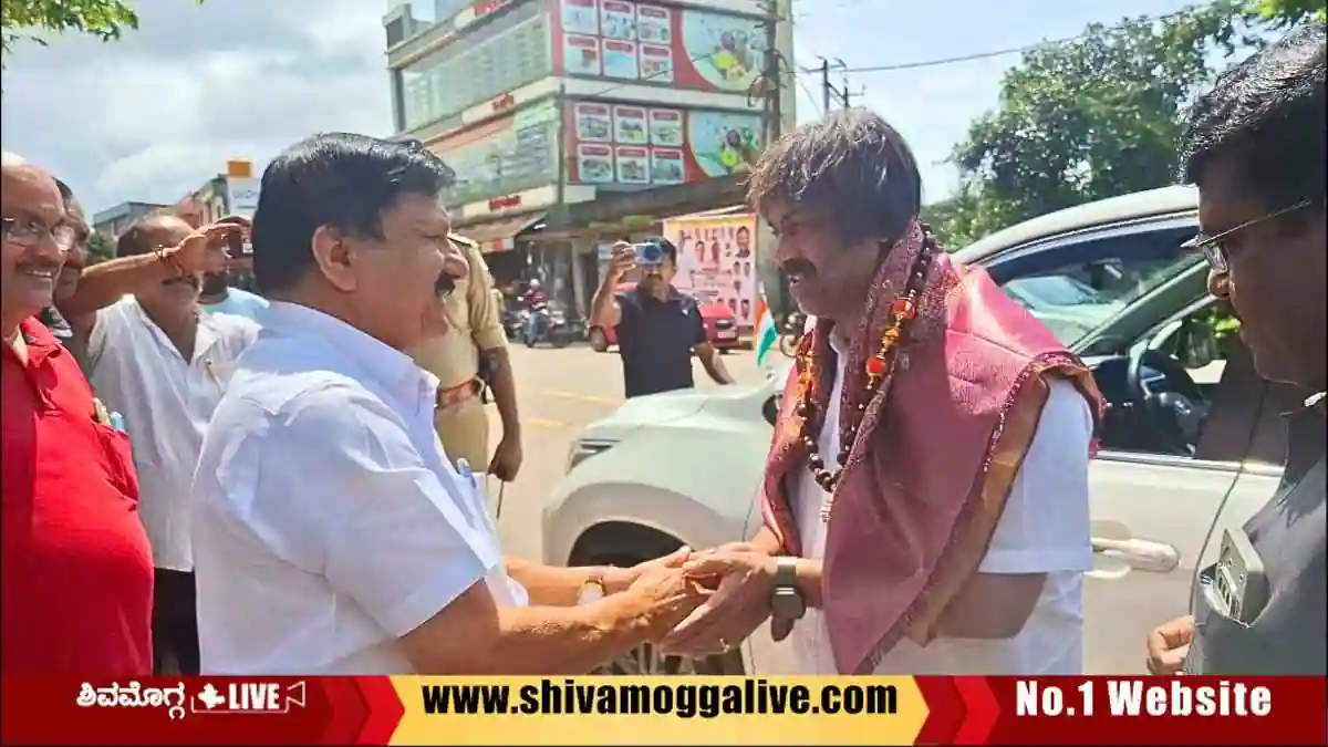 ತೀರ್ಥಹಳ್ಳಿ ಗುಡ್ಡ ಕುಸಿತ ಪ್ರಕರಣ, ಪರಿಹಾರ ಕುರಿತು ಮಾಜಿ ಸಚಿವ ಆರಗ ಜ್ಞಾನೇಂದ್ರ ರಿಯಾಕ್ಷನ್, ಏನಂದ್ರು? 1 MLA-Araga-Jnanendra-Greets-Minister-Madhu-Bangarappa-at-Thirthahalli