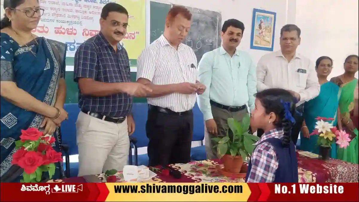 ಶಿವಮೊಗ್ಗದಲ್ಲಿ ಜಂತು ಹುಳು ನಿವಾರಣಾ ಮಾತ್ರೆ ವಿತರಣೆ, ಯಾವ್ಯಾವ ವಯಸ್ಸಿನ ಮಕ್ಕಳು ಎಷ್ಟು ಮಾತ್ರೆ ತೆಗೆದುಕೊಳ್ಳಬೇಕು? 1 National-Deworming-Day-program-held-at-Milaghatta