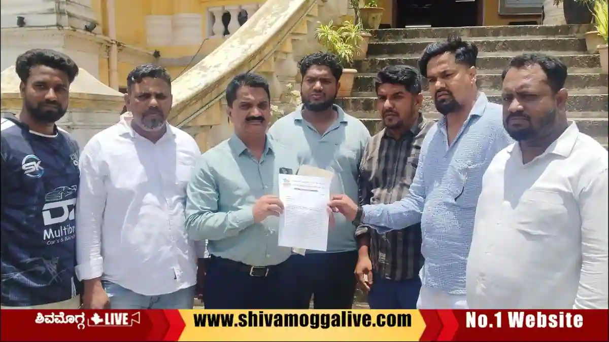 ಹಾಳಾದ ರಸ್ತೆ, ಸರಿಯಿಲ್ಲದ ಚರಂಡಿ, ನಾಯಿ, ಹಂದಿಗಳ ಹಾವಳಿ, ಪಾಲಿಕೆ ಆಯುಕ್ತರಿಗೆ ಮನವಿ, ಎಲ್ಲಿ? 1 SDPI-Workers-submit-memorandum-to-Palike-Commissioner