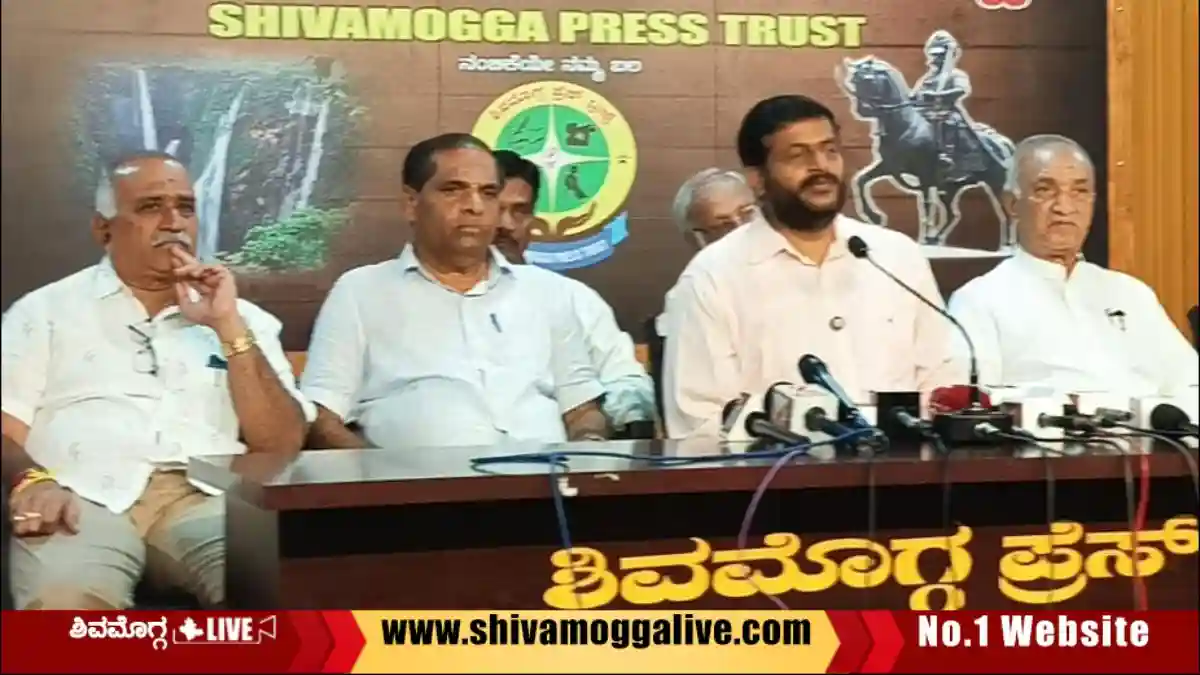 H-C-Yogesh-Press-meet-at-Shimoga-Press-Trust