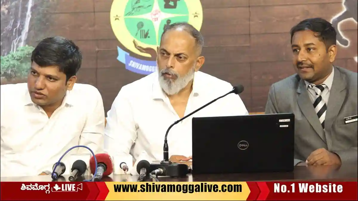 Jhasi-Kia-Showroom-CEO-holds-press-meet-about-pre-launch-of-Sorento-SUV